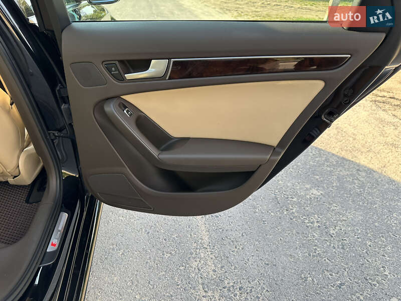 Седан Audi A4 2013 в Львове