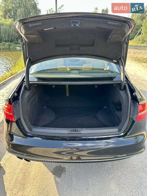 Седан Audi A4 2013 в Львове