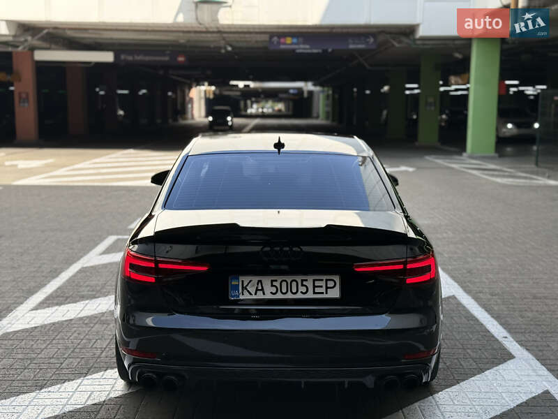 Седан Audi A4 2016 в Киеве