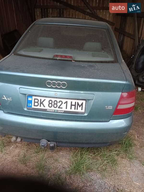 Седан Audi A4 1999 в Березному