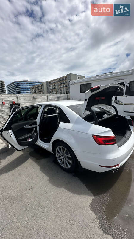 Седан Audi A4 2016 в Одесі