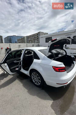Седан Audi A4 2016 в 