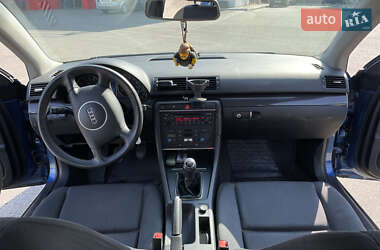 Седан Audi A4 2004 в 