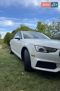 Седан Audi A4 2019 в 
