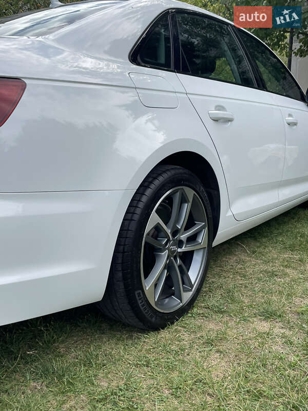 Седан Audi A4 2019 в Киеве
