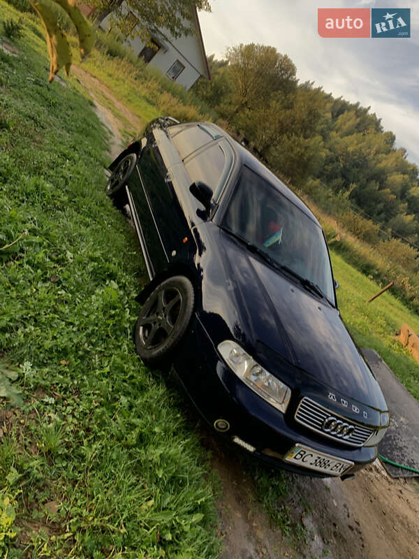 Седан Audi A4 1996 в Стрілках