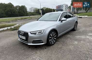 Седан Audi A4 2015 в 