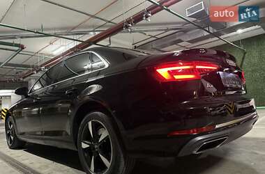 Седан Audi A4 2019 в 