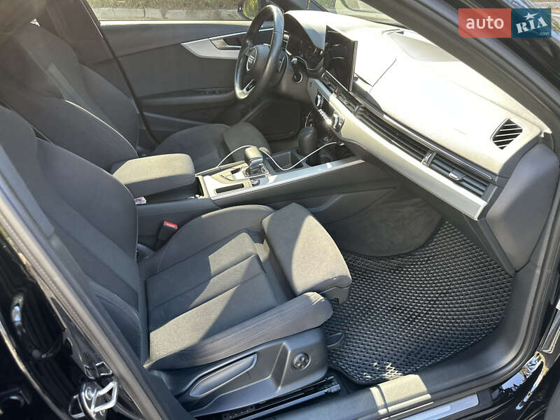 Универсал Audi A4 2021 в Киеве