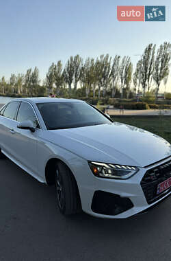 Седан Audi A4 2020 в 