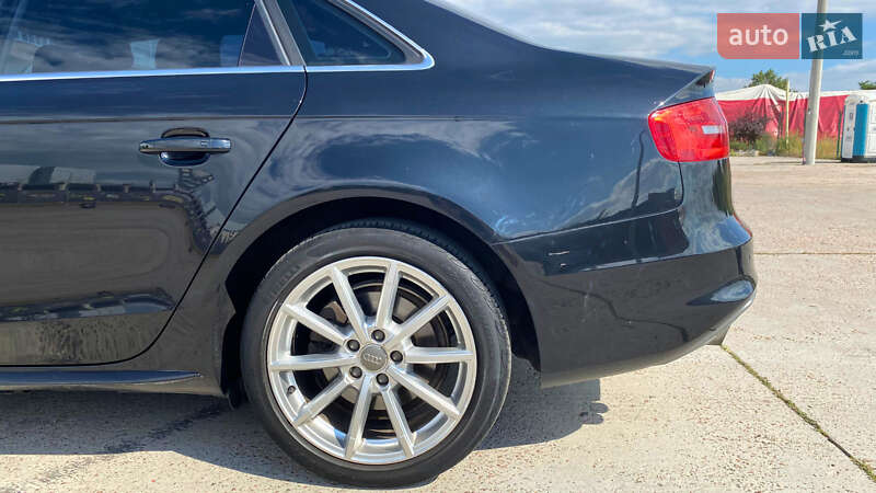 Седан Audi A4 2013 в Киеве