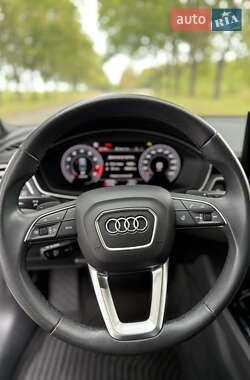 Седан Audi A4 2020 в 