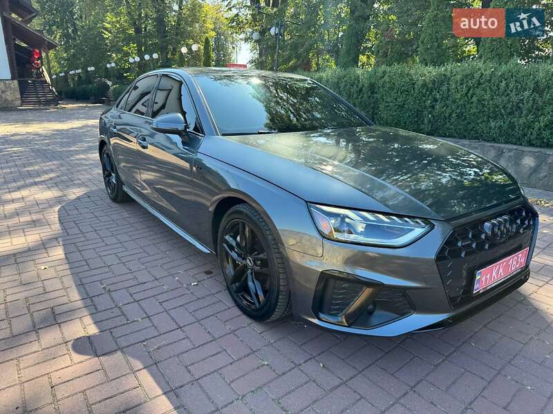 Седан Audi A4 2022 в Виннице