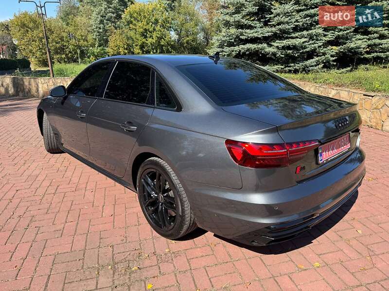Седан Audi A4 2022 в Виннице
