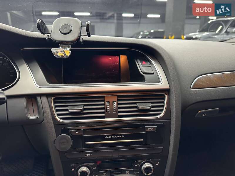 Седан Audi A4 2012 в Чернівцях