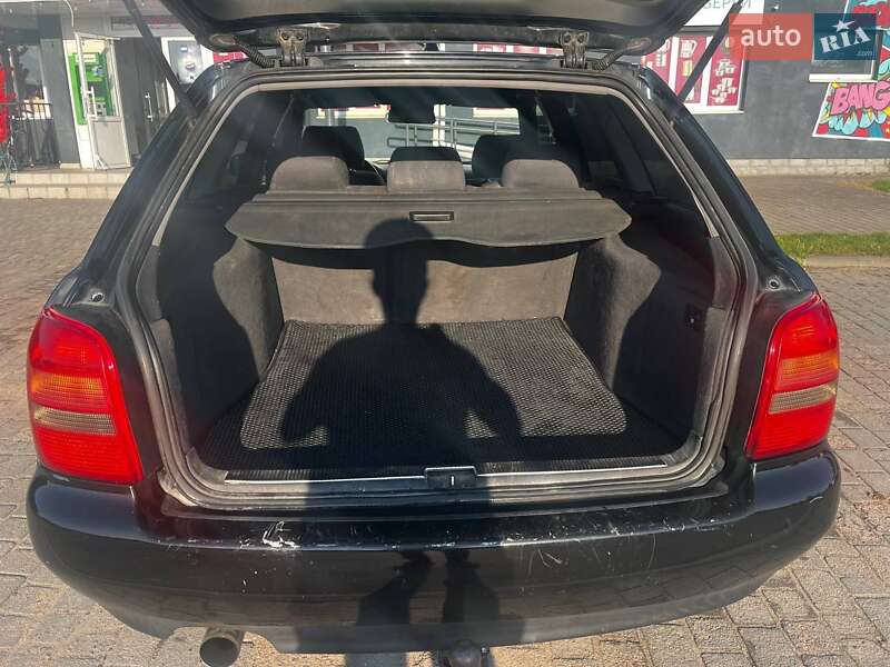 Универсал Audi A4 1998 в Шацке