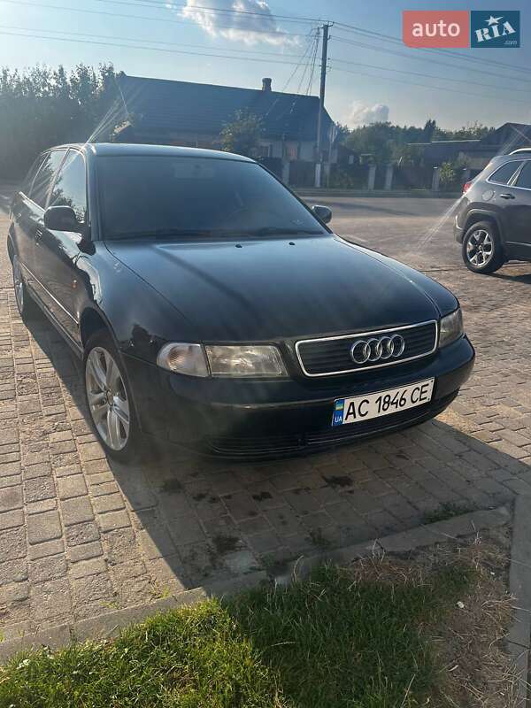 Универсал Audi A4 1998 в Шацке
