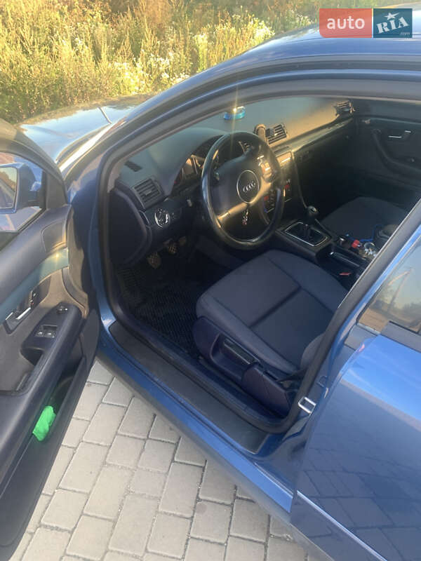 Седан Audi A4 2003 в Отынии