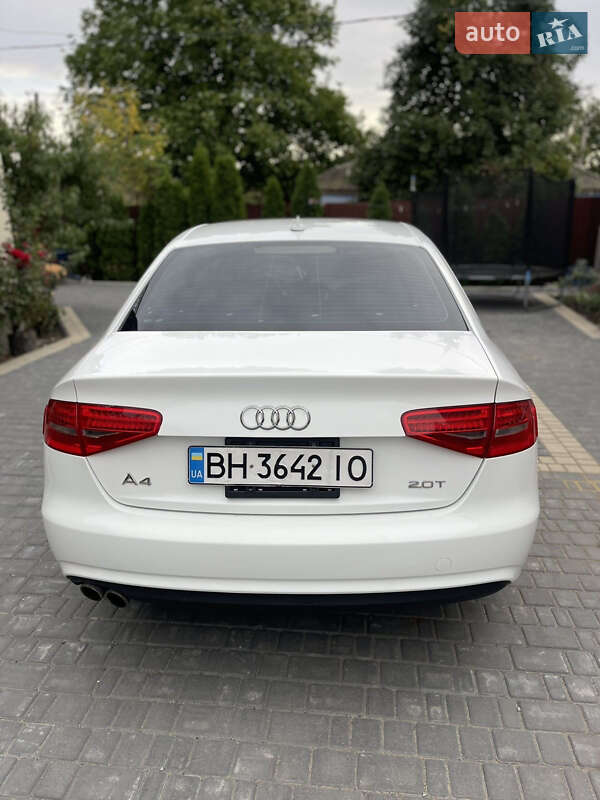 Седан Audi A4 2012 в Ананьеве