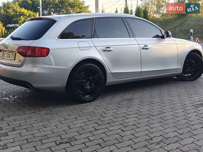 Универсал Audi A4 2011 в Новояворовске