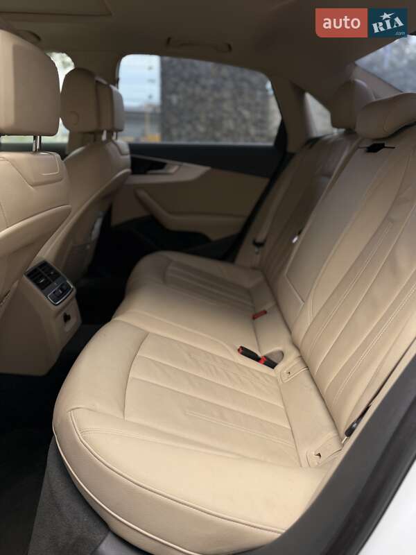 Седан Audi A4 2016 в Ивано-Франковске