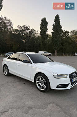Седан Audi A4 2012 в 