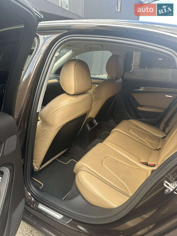 Седан Audi A4 2013 в Киеве