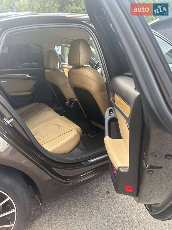 Седан Audi A4 2013 в Киеве