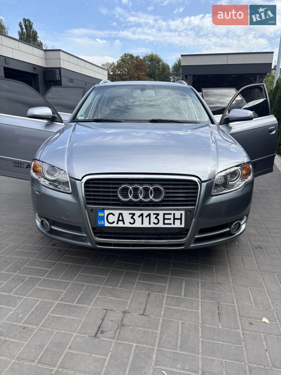 Audi A4 B7
Автомобіль у відмінному технічному стані, доглянутий та повністю готовий до експлуатації.
Багато чого зроблено та замінено:
	•	Повністю обслужена ходова (нові важелі, ричаги та інше)
	•	Заміна ременя ГРМ та роликів
	•	Нові розхідники, робив все для себе
	•	Передній бампер замінений (ще не пофарбований у колір)
	•	Українська реєстрація

Машина їде м’яко, вкладень не потребує – сів і поїхав.