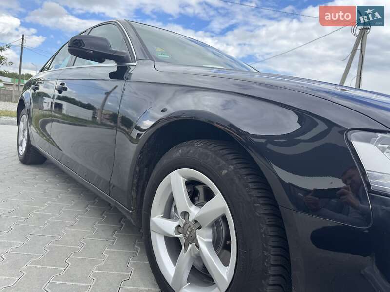 Седан Audi A4 2013 в Калуше