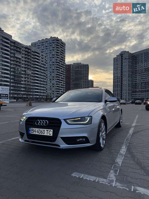 Седан Audi A4 2012 в Киеве