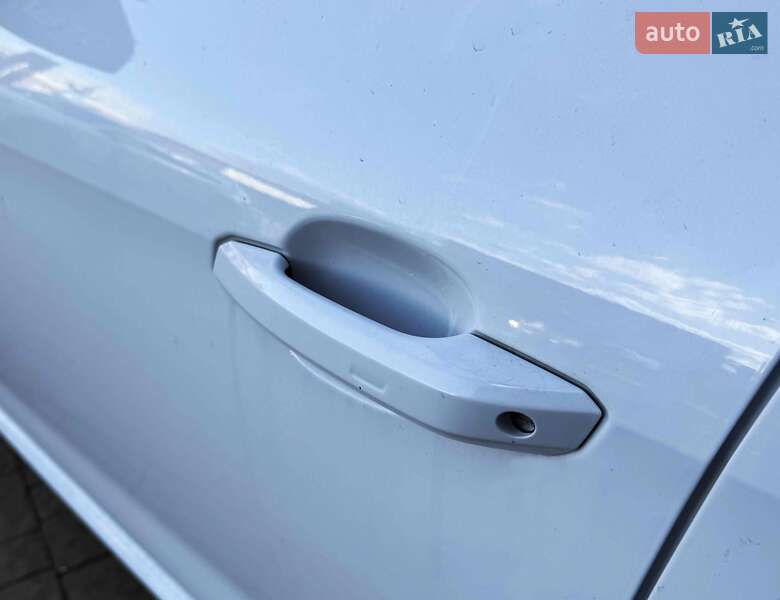 Седан Audi A4 2023 в Львове