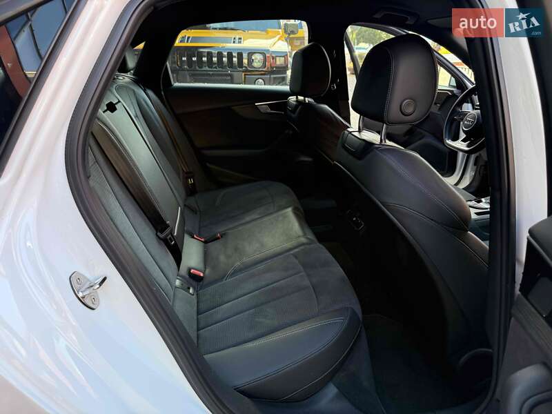 Седан Audi A4 2023 в Львове