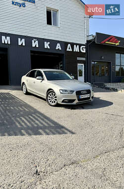 Седан Audi A4 2012 в 