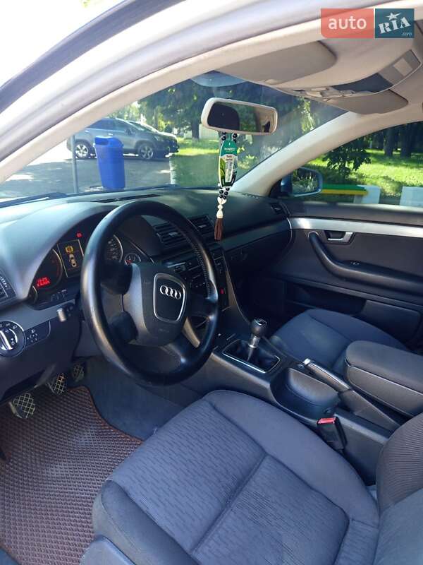 Універсал Audi A4 2004 в Волочиську
