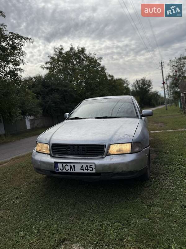 Седан Audi A4 2000 в 