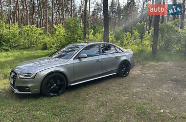Седан Audi A4 2015 в 