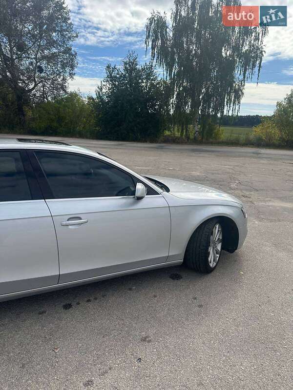 Седан Audi A4 2013 в Богуславе