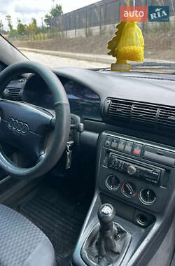 Седан Audi A4 1995 в 
