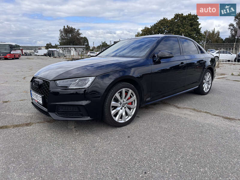 Седан Audi A4 2018 в 