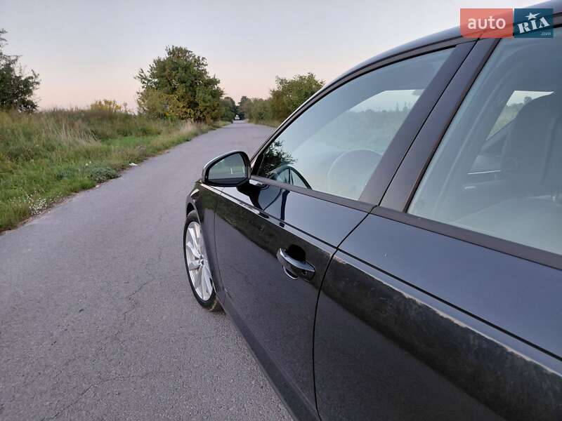 Седан Audi A4 2017 в Звягеле