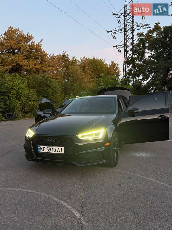 Седан Audi A4 2016 в 