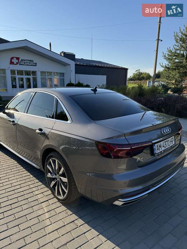 Седан Audi A4 2022 в Бердичеве