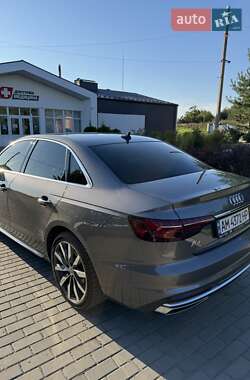 Седан Audi A4 2022 в 