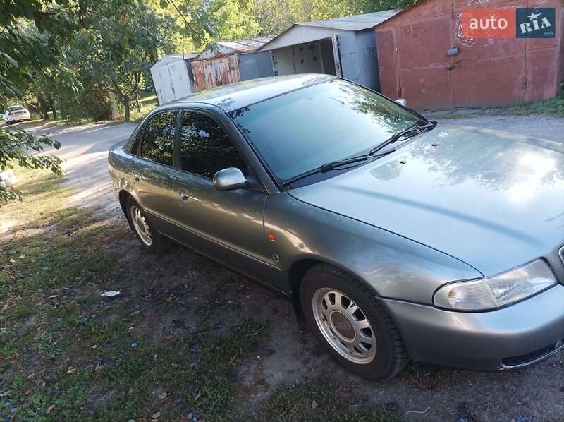 Седан Audi A4 1996 в Харькове