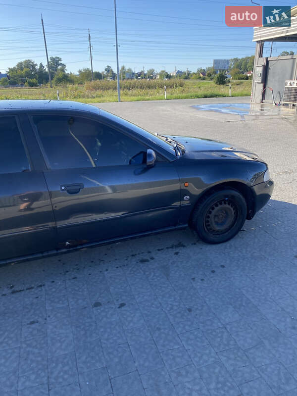Седан Audi A4 1996 в Львове