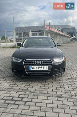 Седан Audi A4 2013 в Львове