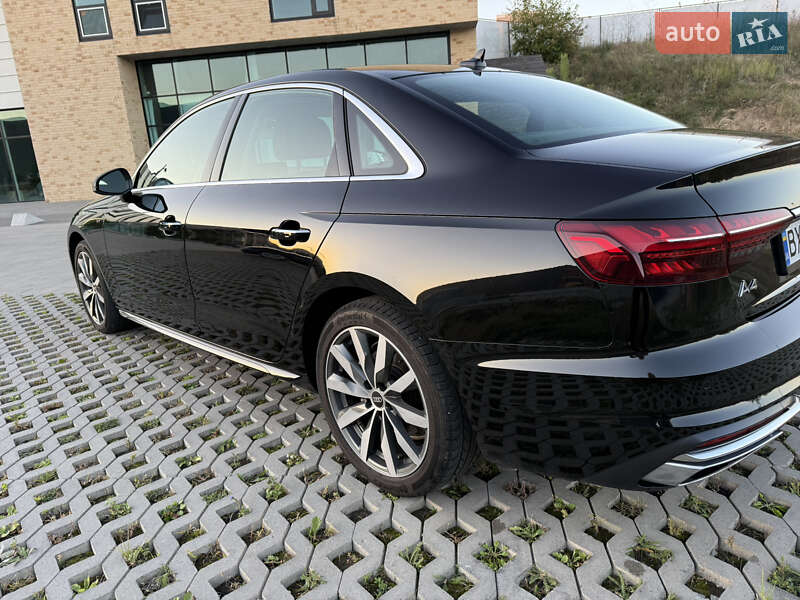 Седан Audi A4 2023 в Хмельницькому