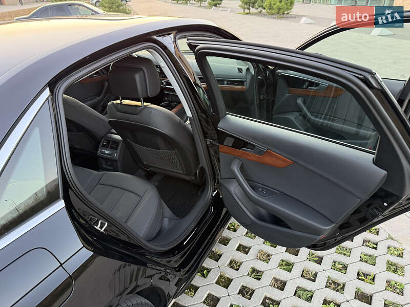 Седан Audi A4 2023 в Хмельницком