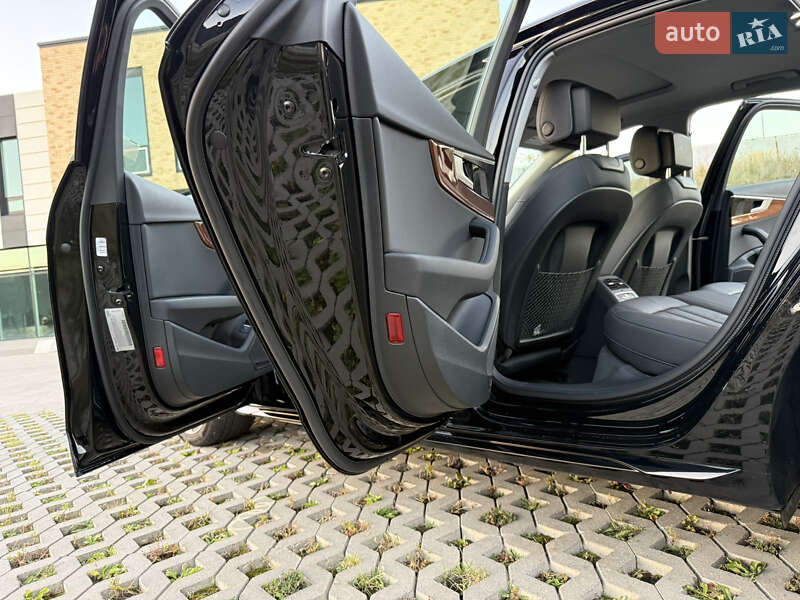 Седан Audi A4 2023 в Хмельницком